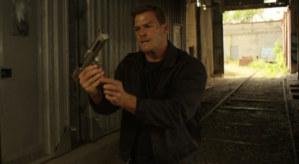 ReacherDesertEagle_S1E4-e1645231725701-1024x563.jpg