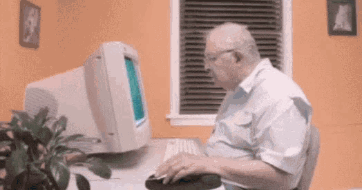 computer-old-man-884962171-gif.1192893