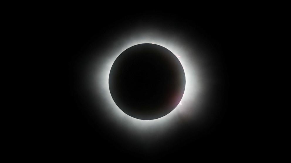 eclipse16-rt-ml-240408_1712600499132_hpMain_16x9_992.jpg